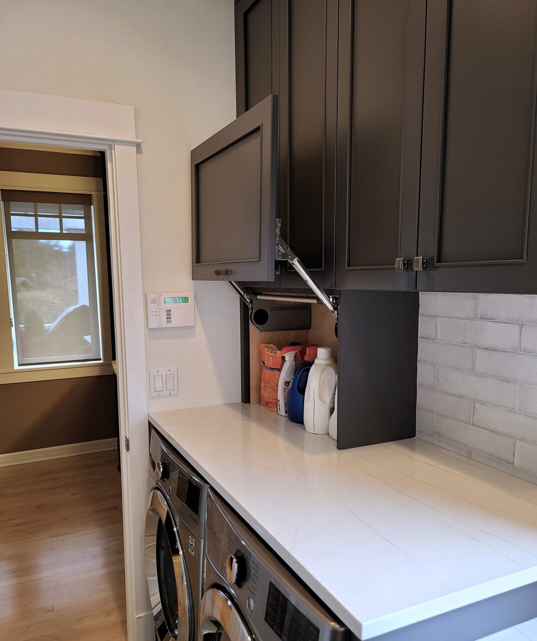 Lift-Up Door | Blum Aventos High Lift | Laundry