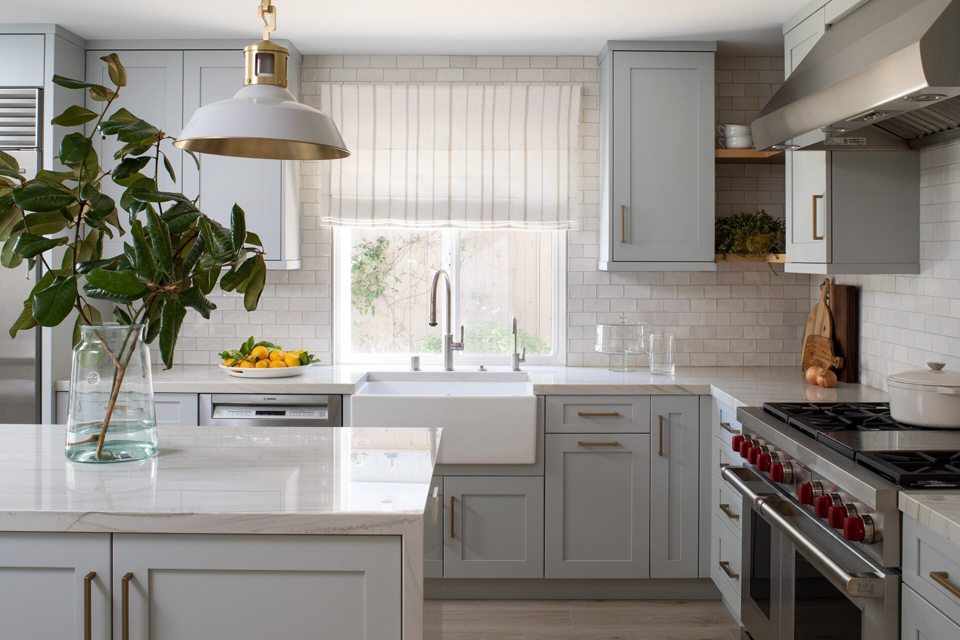 Maple Kitchen Cabinets in Modern, Stylish Kitchen